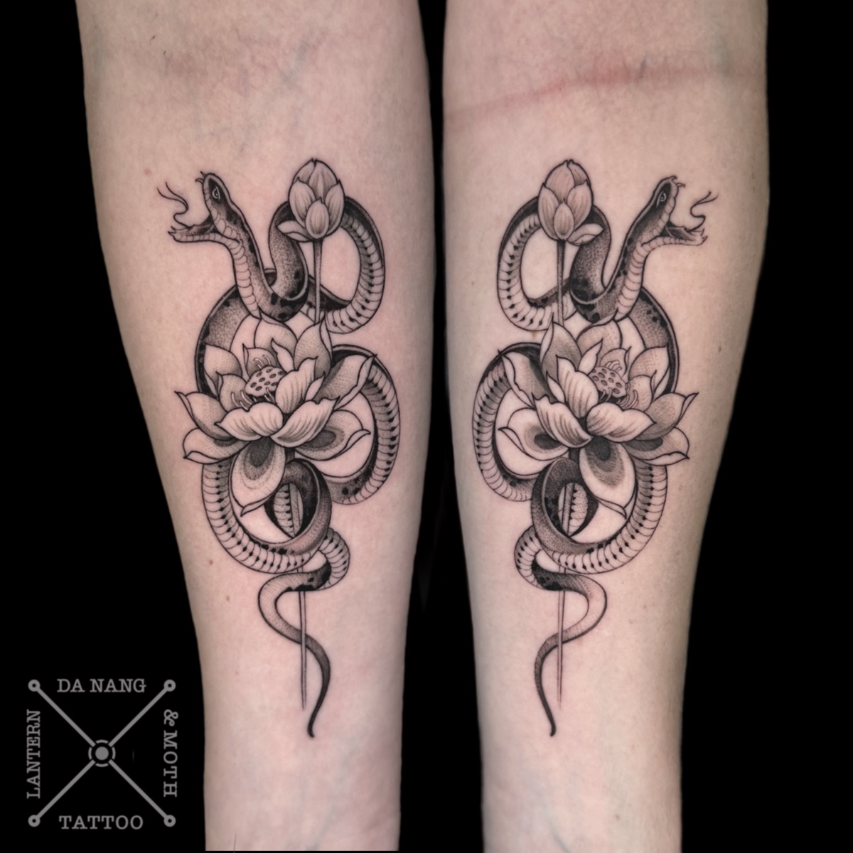 Black-work-snake-flower-mirrored-design-Da-Nang-tattoo-shop