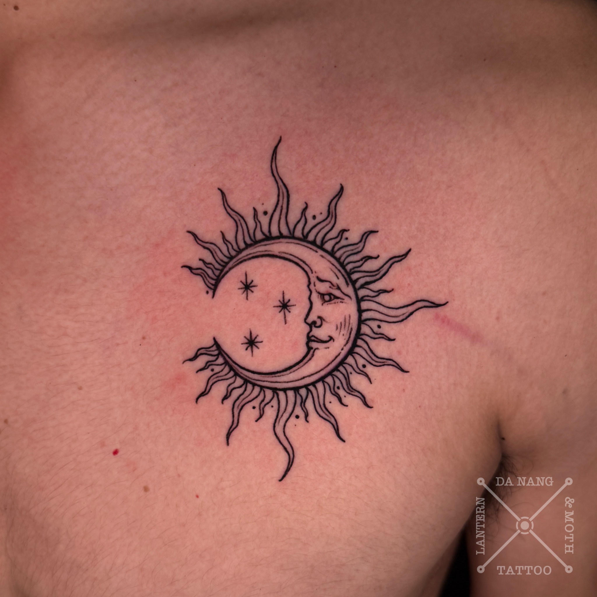 Black-work-sun-design-Da-Nang-tattoo-shop