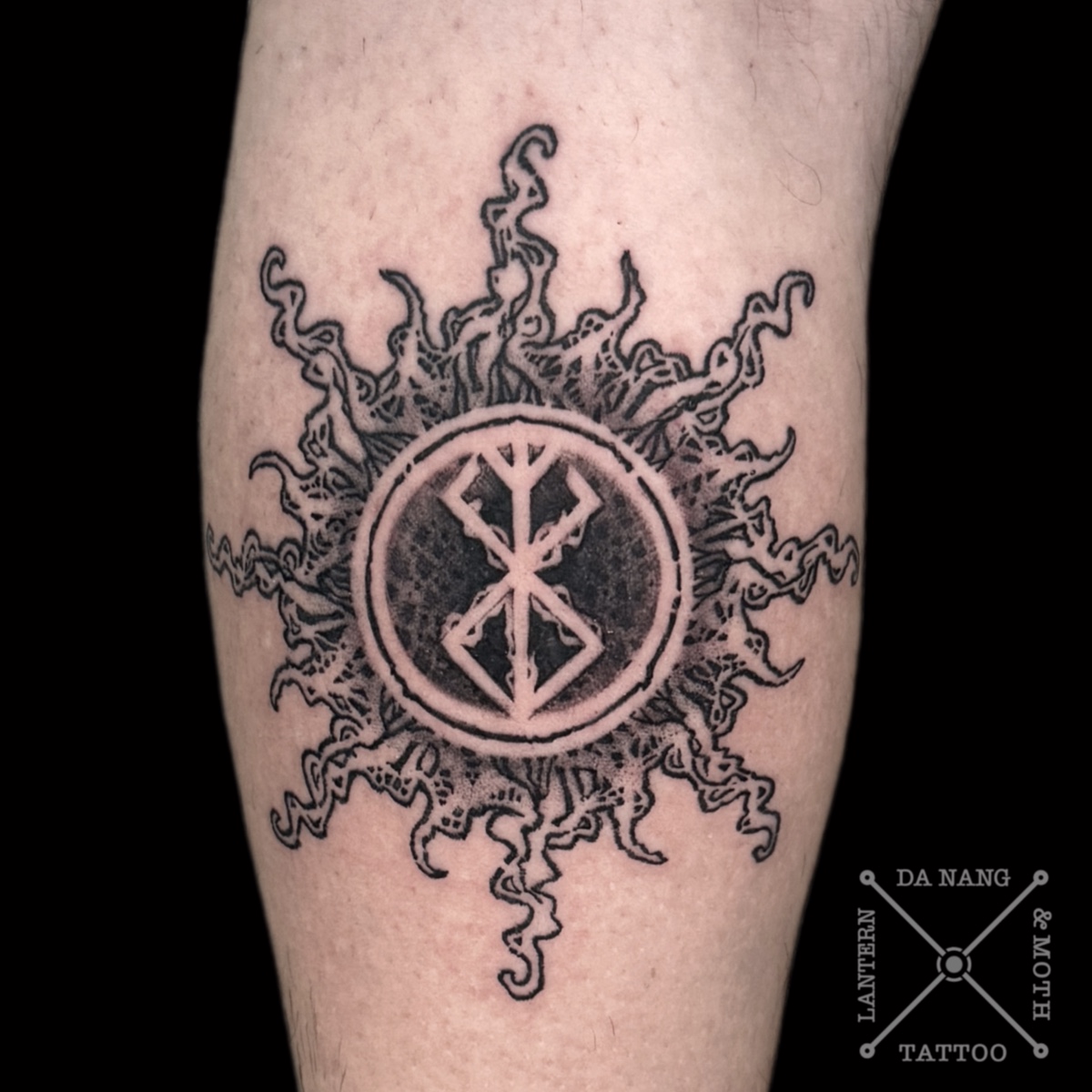 Da-Nang-tattoo-artist-black-work-design