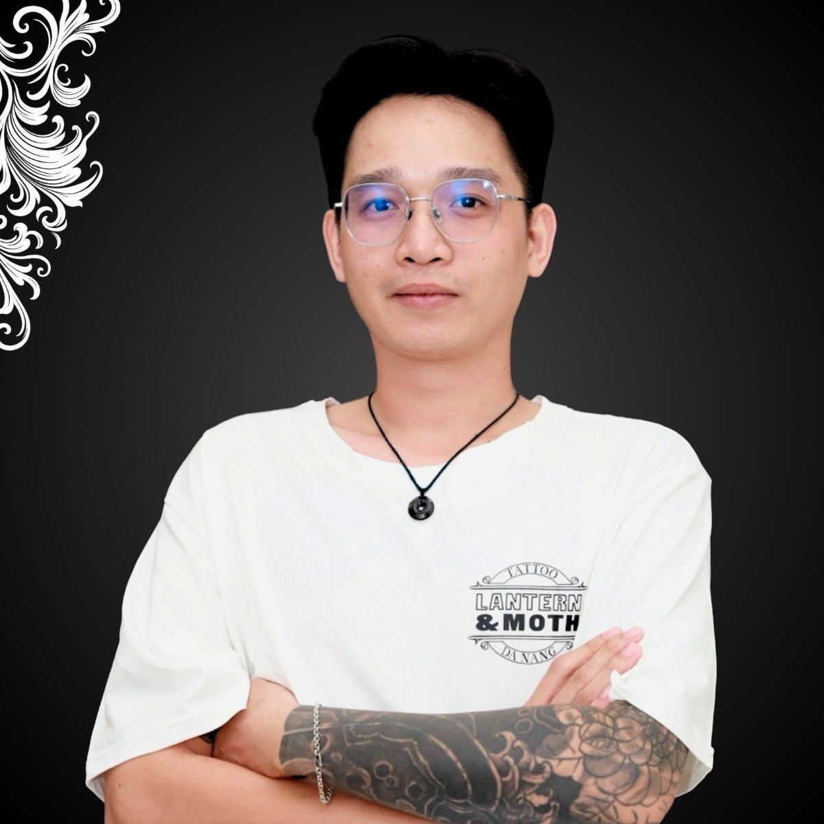 Skilled tattoo artist working on custom ink at a Tattoo Shop in Da Nang.