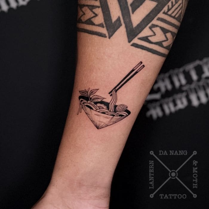 Vietnam-holiday-design-Lantern-and-Moth-Tattoo-Da-Nang
