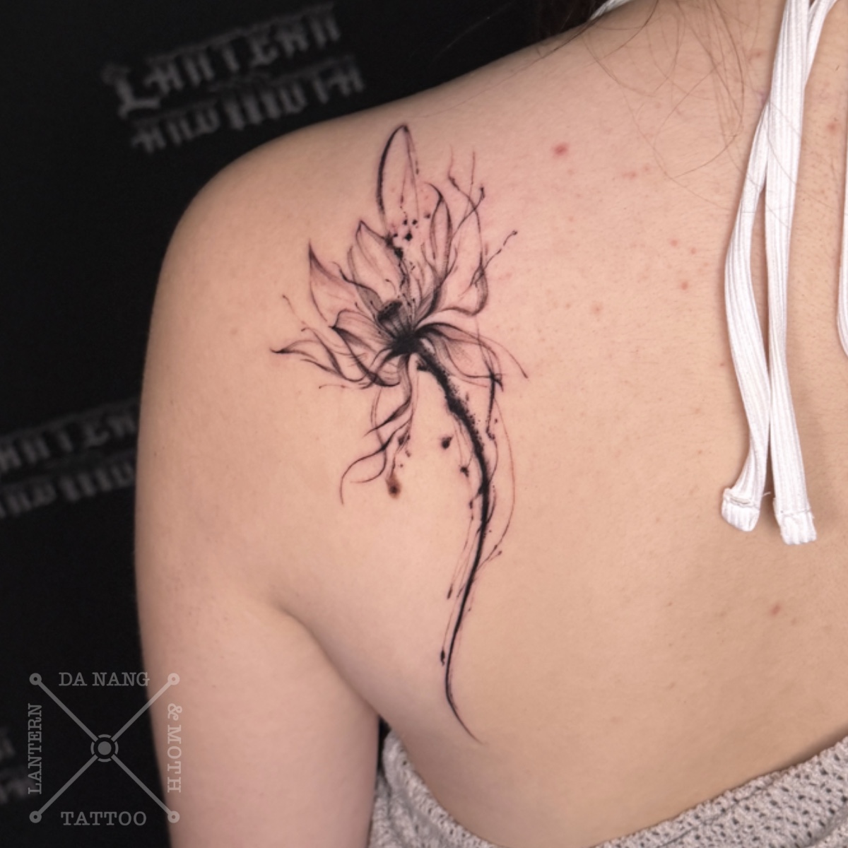 Abstract-flower-design-Da-Nang-tattoo-shop-Lantern-and-Moth.jpg