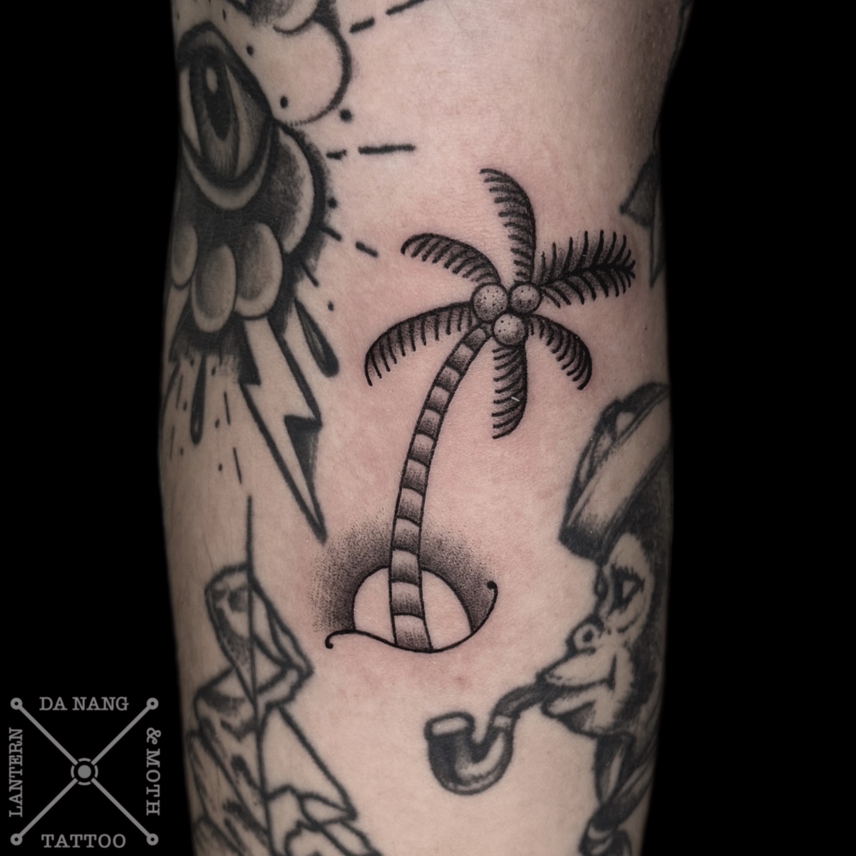 Black-work-palm-tree-design-Danang-tattoo-shop