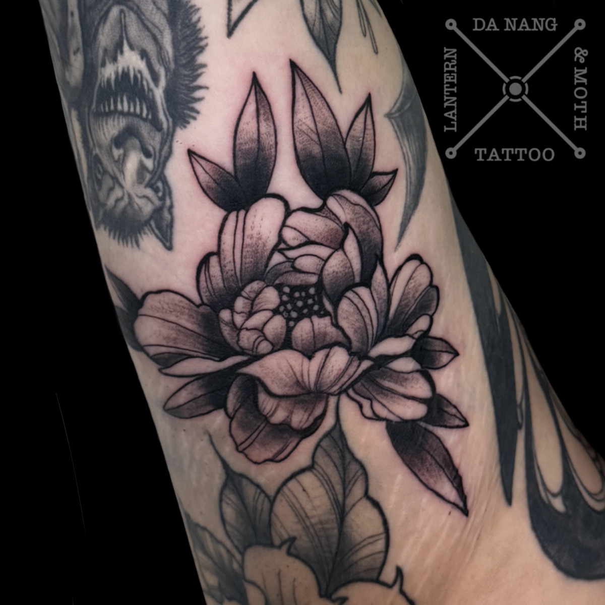 Blackwork-Peonie-Flower-Tattoo-by-Da-Nang-Tattoo-Artist