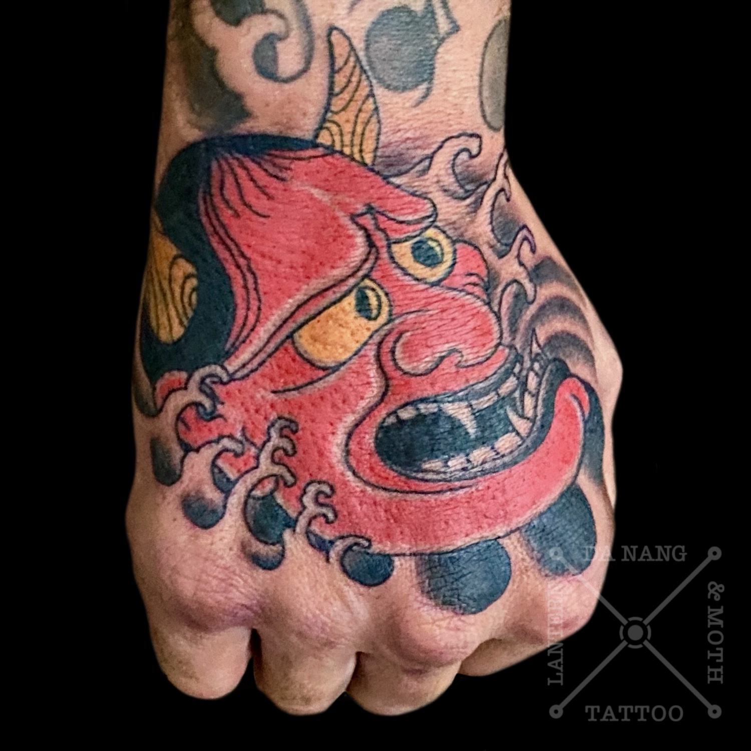 Hanya_mask_hand_tattoo
