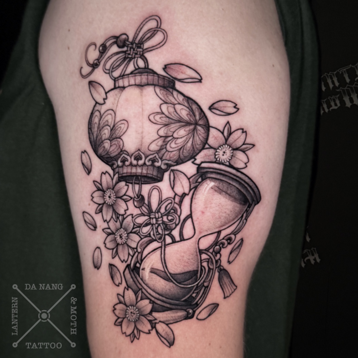 Lantern-and-Hourglass-design-Danang-tattoo-studio-Lantern-and-Moth