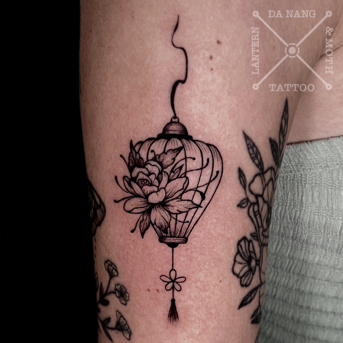 Lantern-and-Lotus-Tattoo-at-Da-Nang-Tattoo-Shop