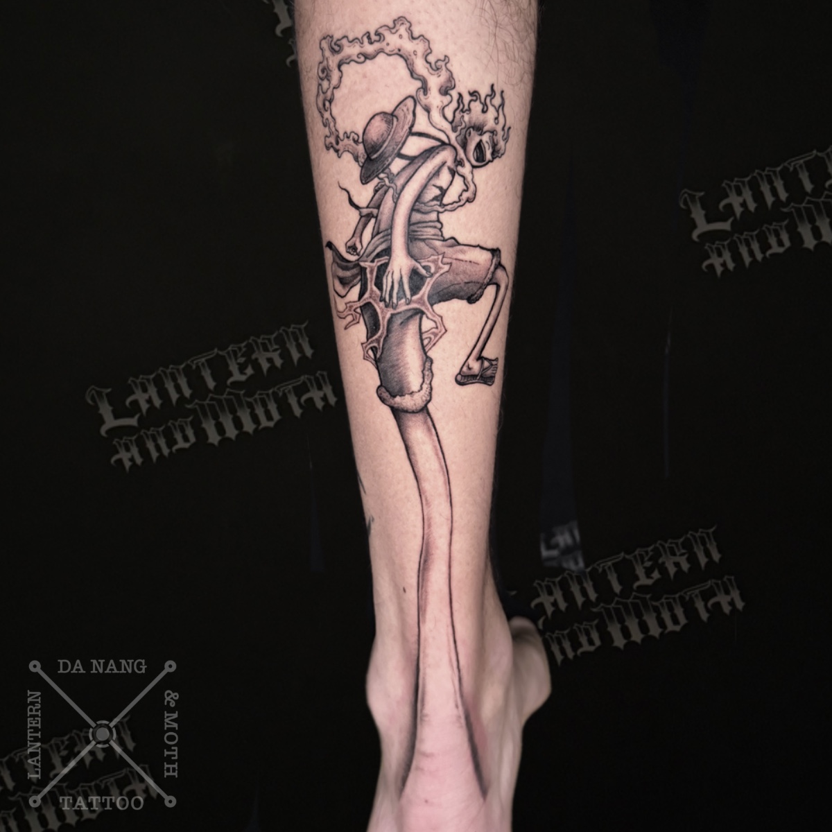 One-Piece-design-Da-Nang-tattoo-shop-Lantern-and-Moth