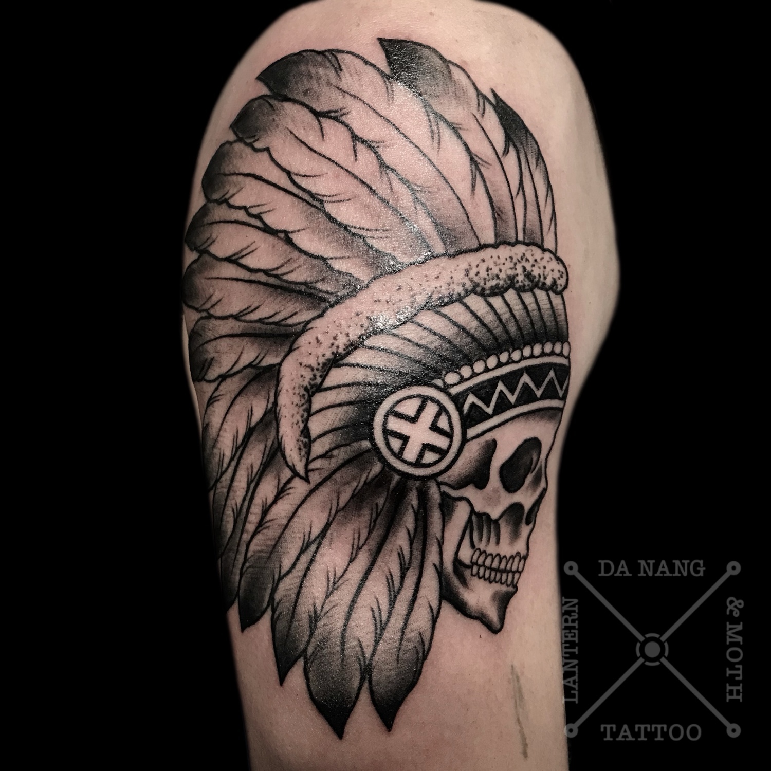 Trad_skull_and_headdress_tattoo