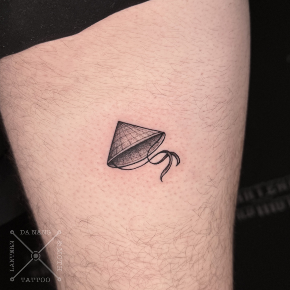 Vietnam-memory-design-Danang-tattoo-shop-Lantern-and-Moth