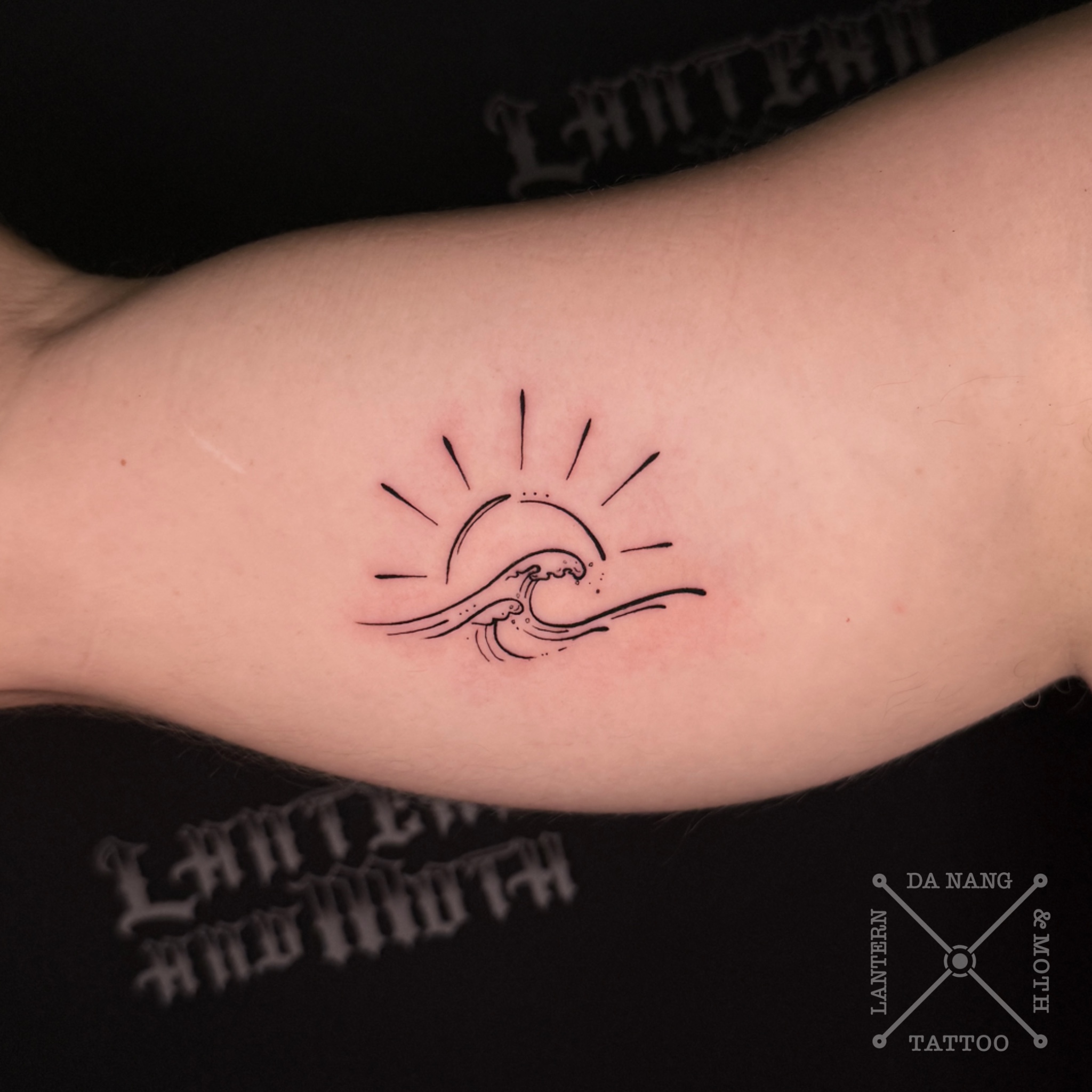 Wave-and-sun-design-Da-Nang-tattoo-shop