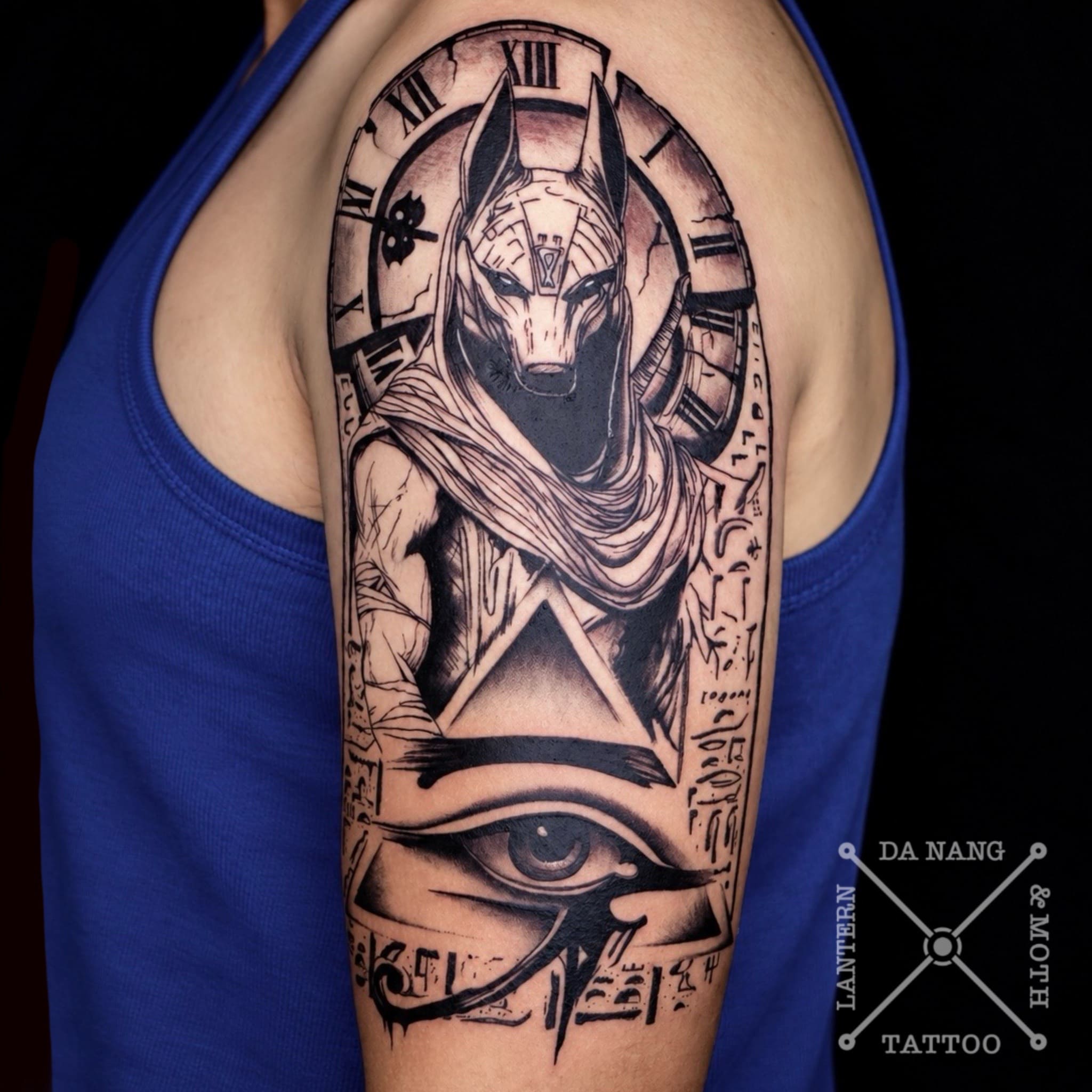 black-anubis-design -design-da-nang-tattoo-shop-lantern-and-moth.