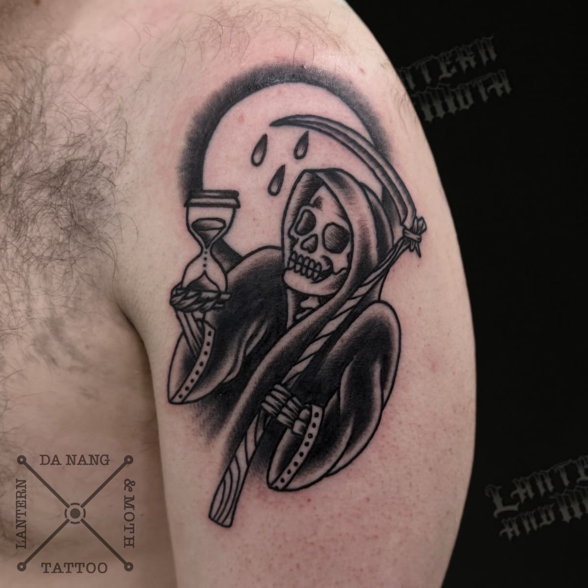 black-trad-reaper-design-da-nang-tattoo-shop-lantern-and-moth.