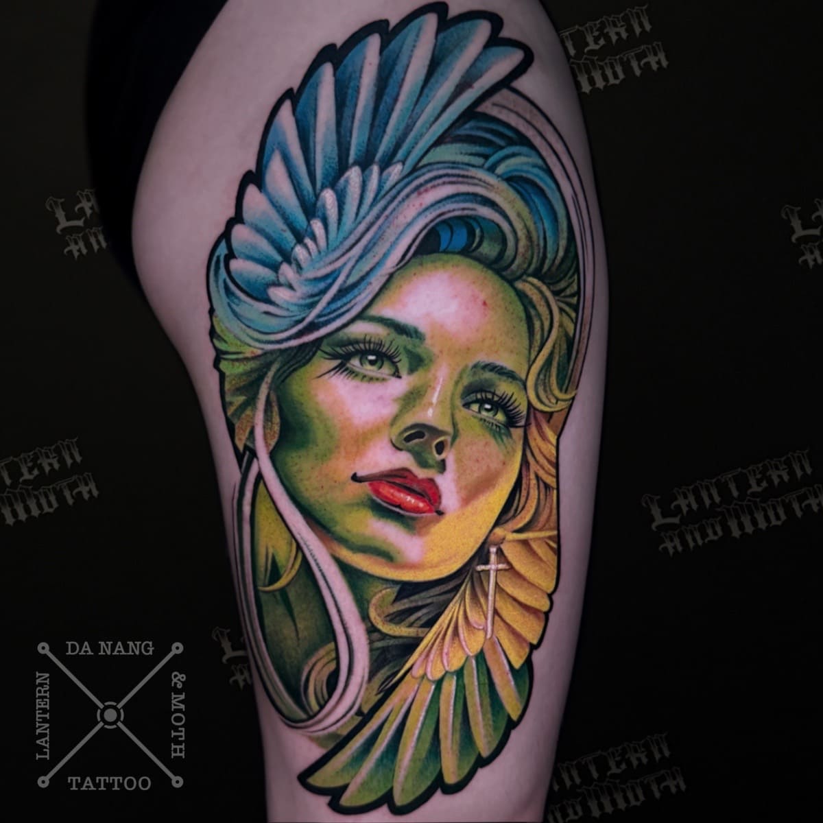 colour-girl-design-danang-tattoo-studio-lantern-and-moth.
