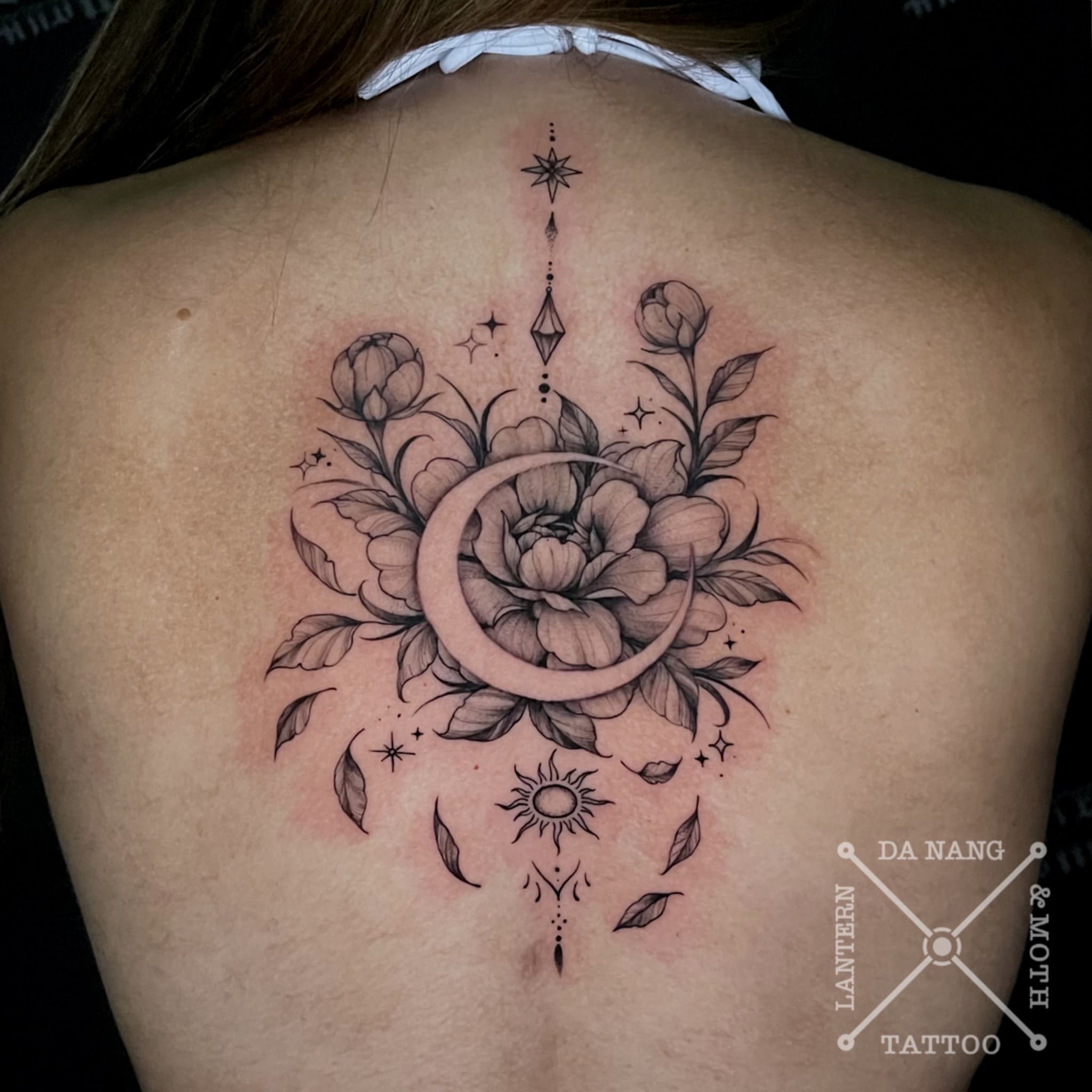 floral-back-design-da-nang-tattoo-studio-lantern-and-moth.