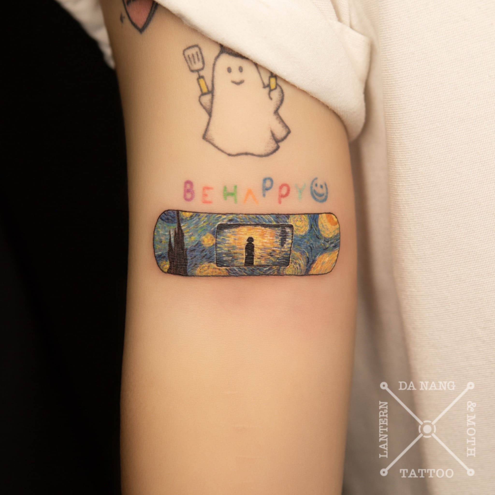 mini-colour -design-danang-tattoo-studio-lantern-and-moth.