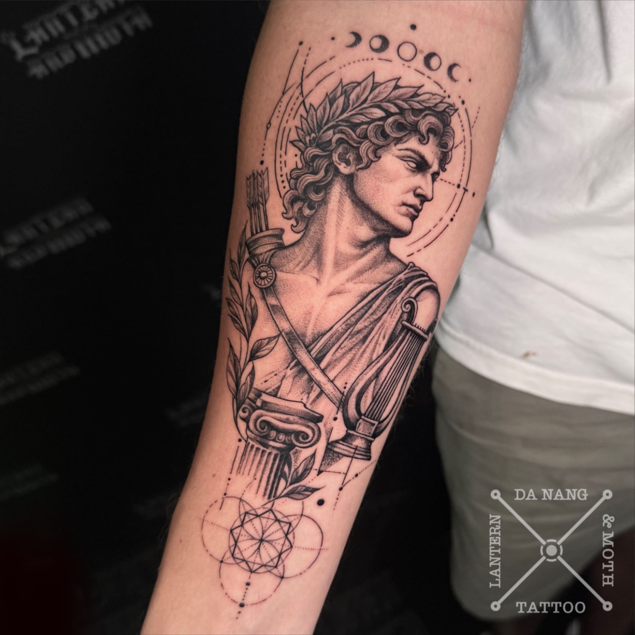 realistic-forearm-design-da-nang-tattoo-shop-lantern-and-moth.