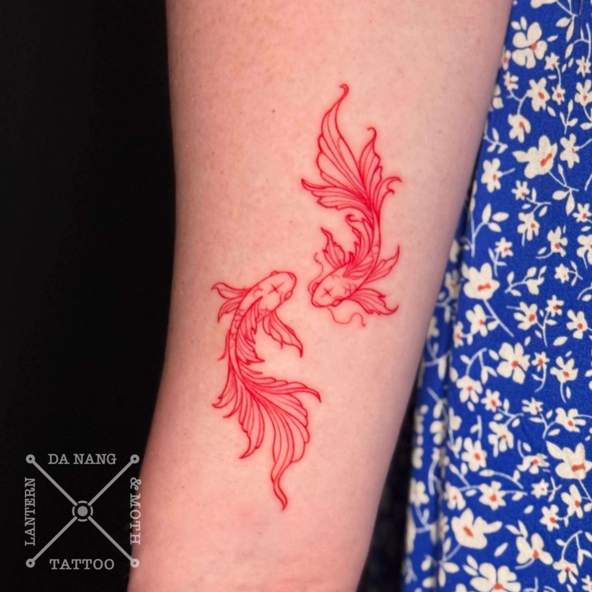red-fish-design-da-nang-tattoo-studio-lantern-and-moth.