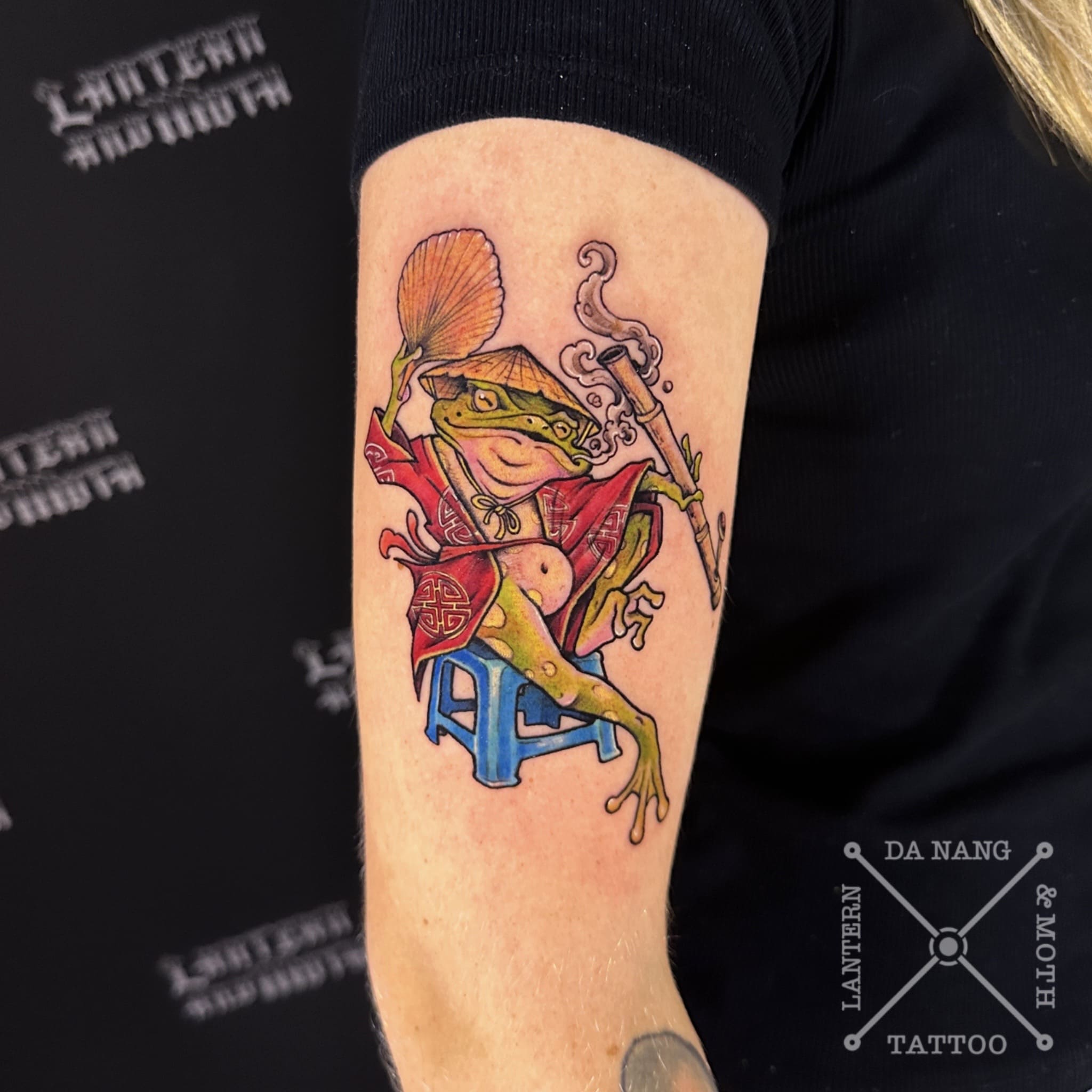 vietnamese-themed-frog-design-danang-tattoo-shop-lantern-and-moth.